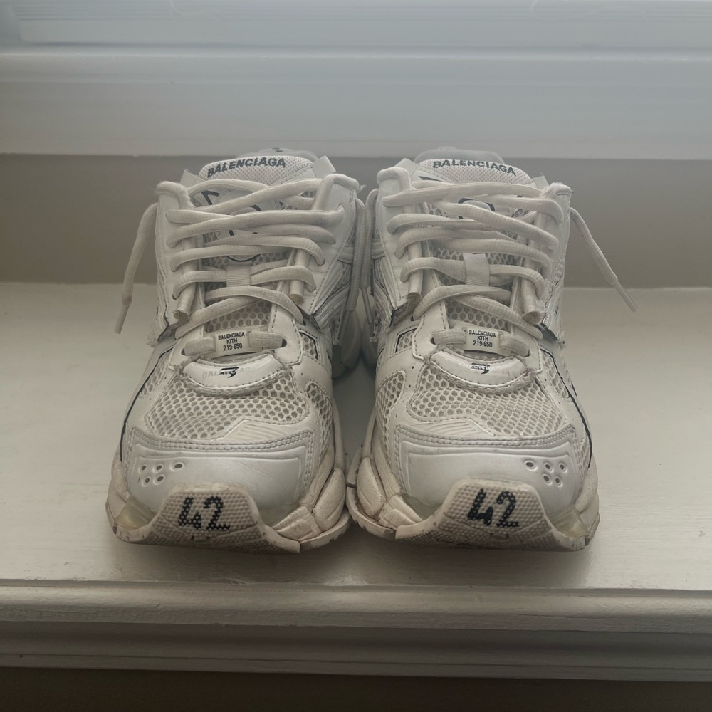 (FREE SHIPPING)Balenciaga Runner White Size 9 Mens